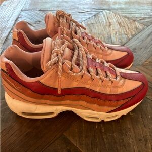 Air Max 95 crimson dusty peach never worn great condition size 6.5 women’s